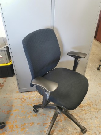 TEKNION AMICUS TASK CHAIRS